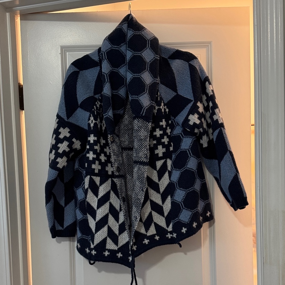 Geometric Patterned Hooded Jacket - image 1